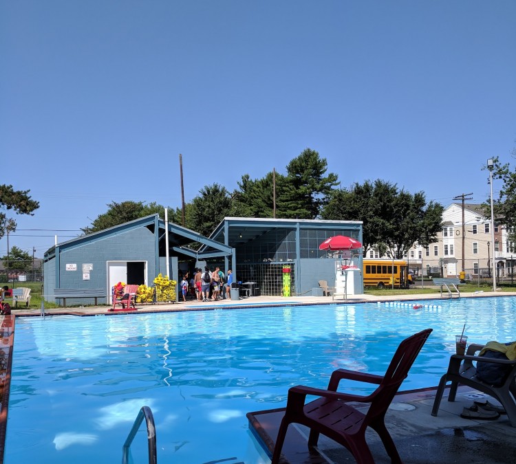 outdoor-pool-photo